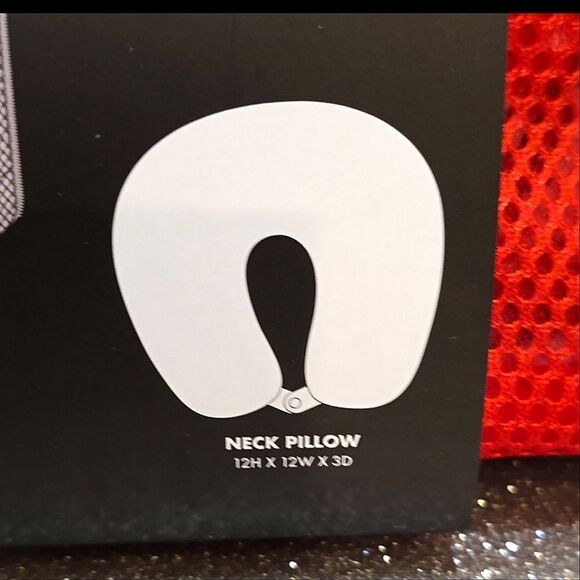 Hello Kitty 3-PC Packing Cube, Neck Pillow, & ID Tag Travel Set- Red - Picture 6 of 7